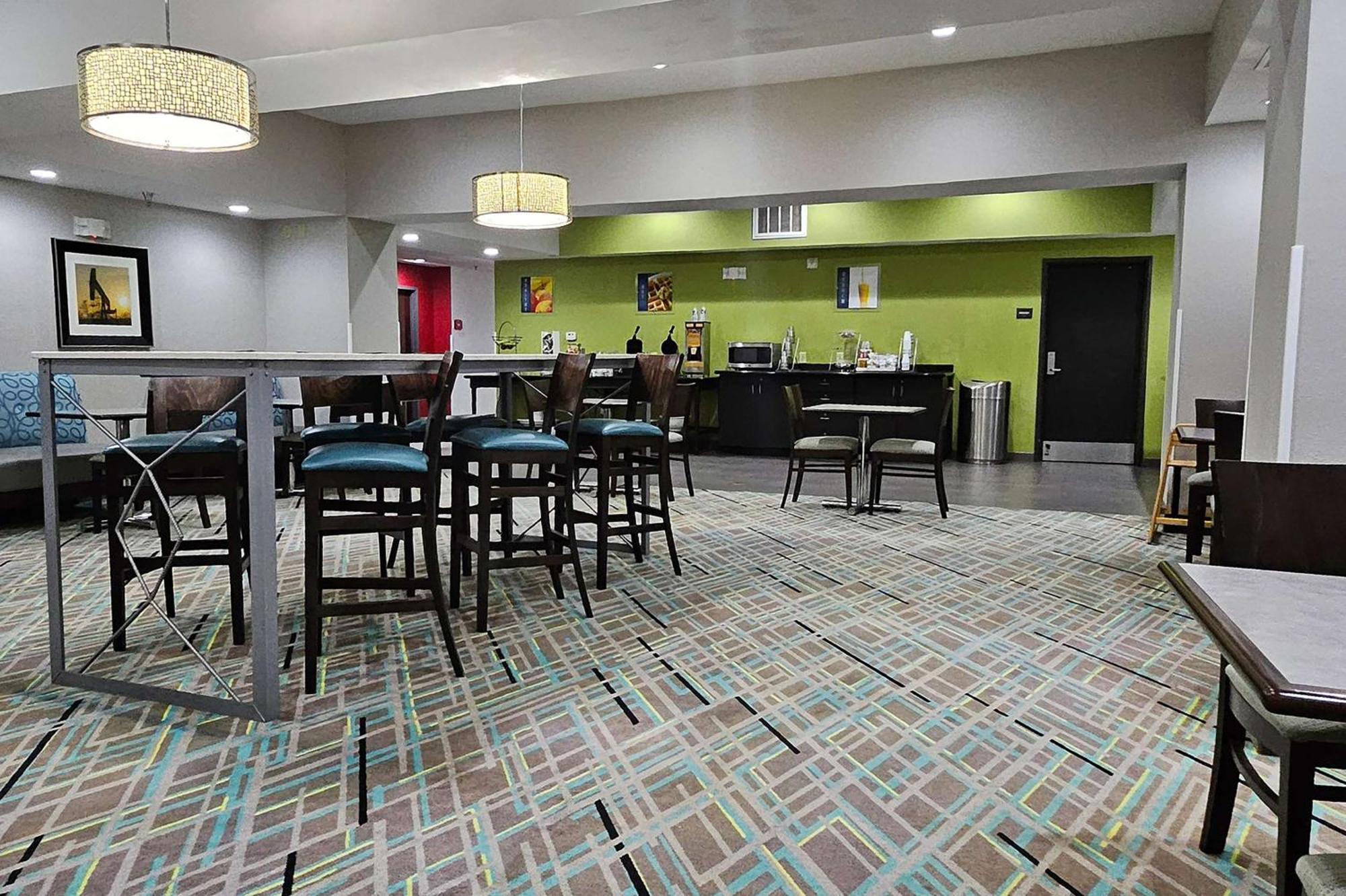 Ramada By Wyndham Burkburnett - Wichita Falls Exteriör bild