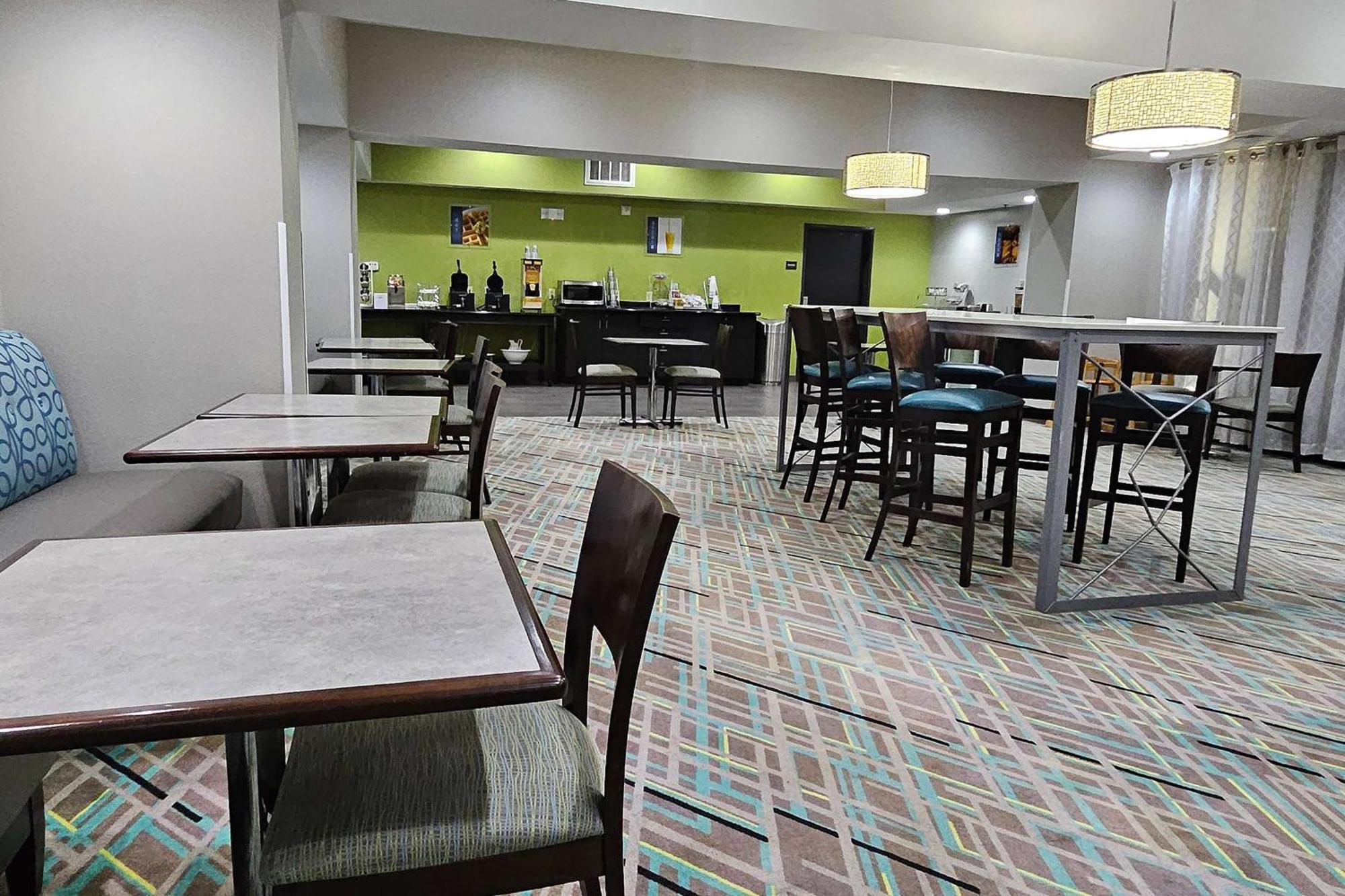 Ramada By Wyndham Burkburnett - Wichita Falls Exteriör bild