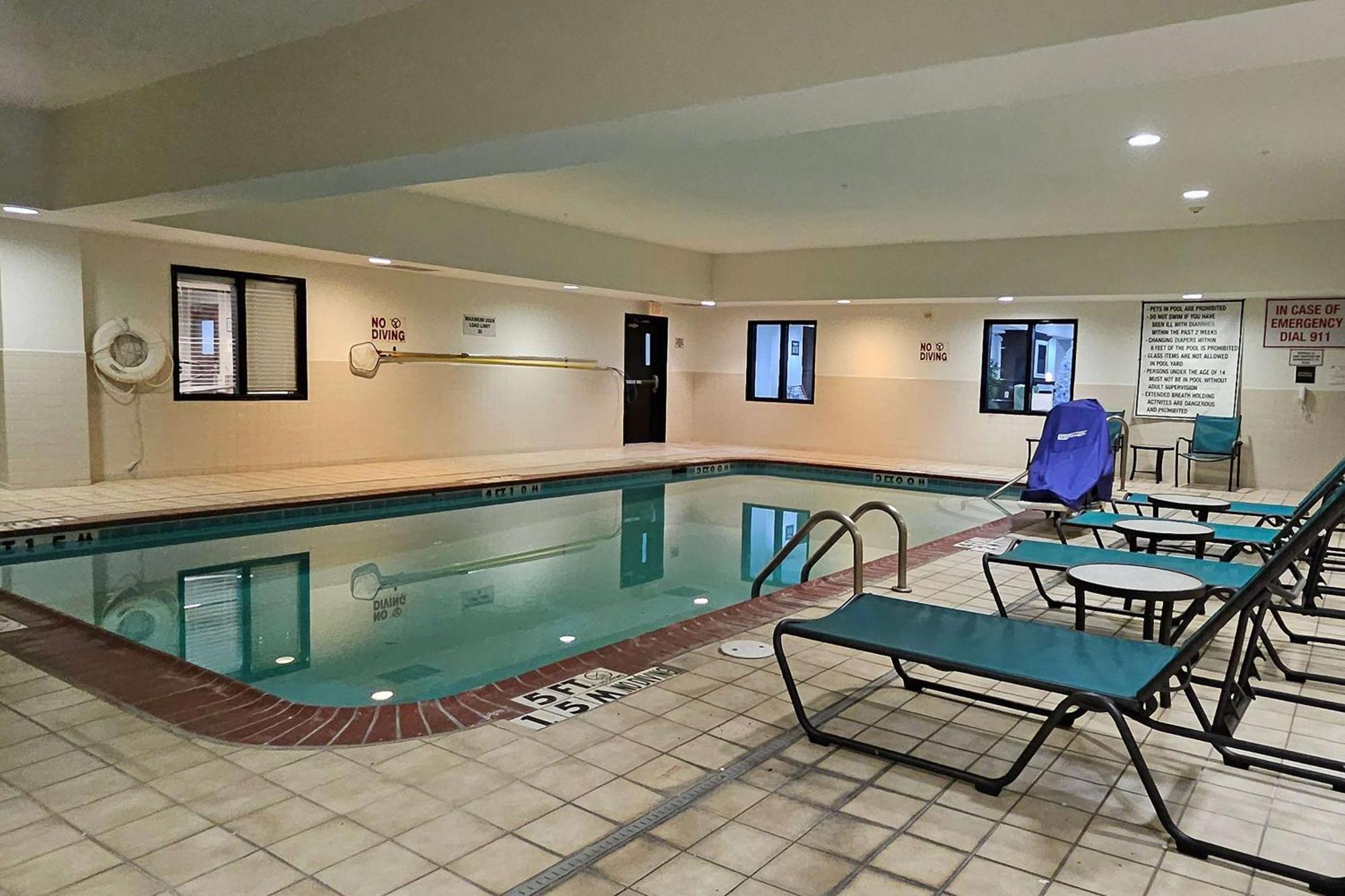Ramada By Wyndham Burkburnett - Wichita Falls Exteriör bild